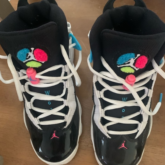 Jordan’s like new condition Youth 4 Woman’s 6 - Picture 2 of 5
